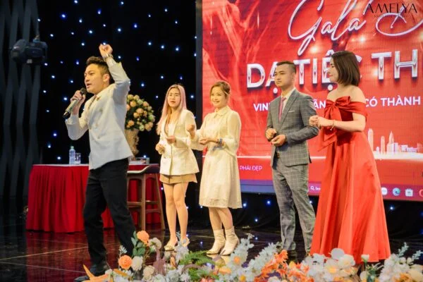 tổ chức tiệc cuối năm