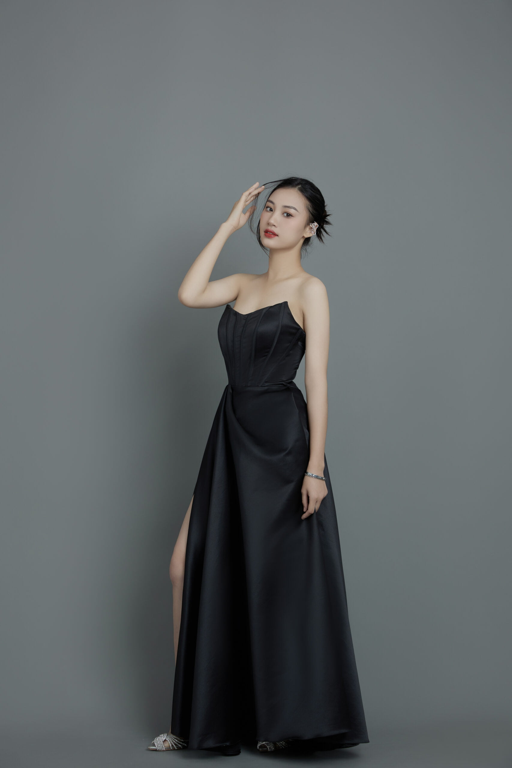 Z-Models 26 - Công ty truyền thông tổ chức sự kiện Z-Models R6B 7123 scaled - Công ty truyền thông tổ chức sự kiện Z-Models